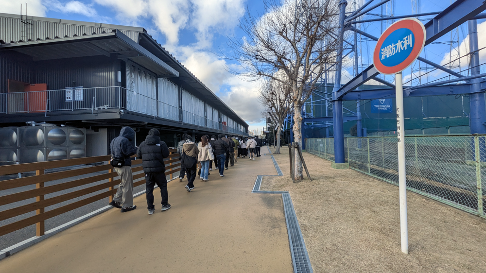 GORILLA HALL OSAKA前の通路