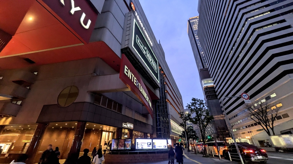 TOHOシネマズ梅田の通り