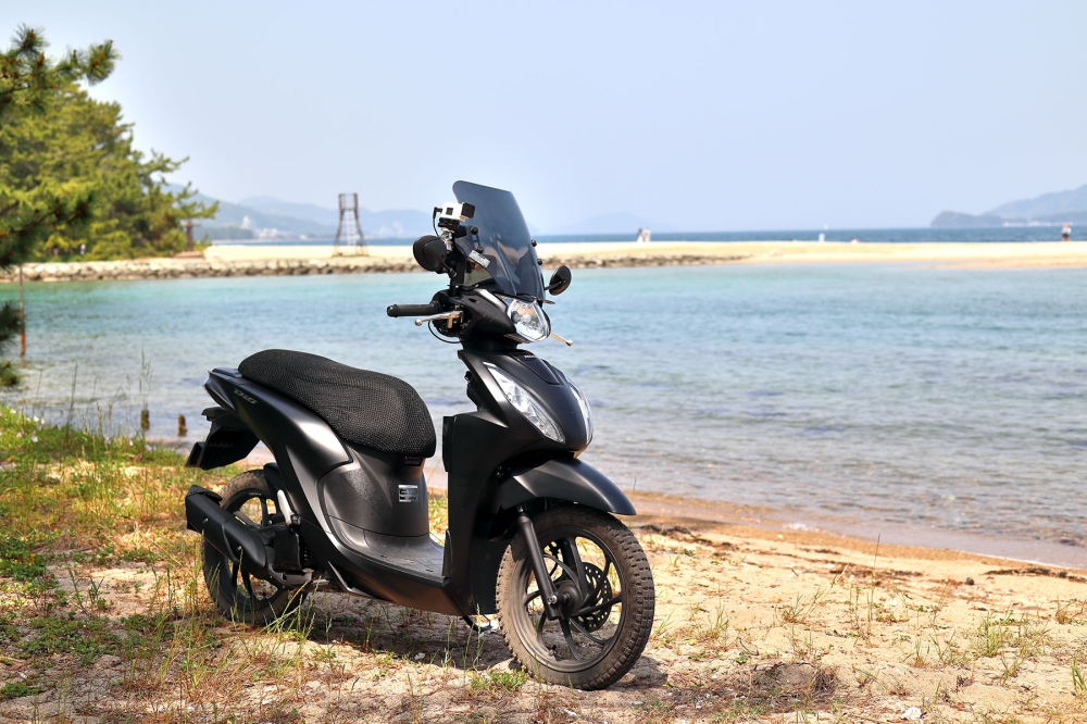 Dio110と砂浜