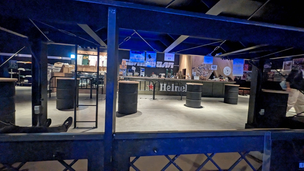 GORILLA HALL OSAKA2階バーカウンター