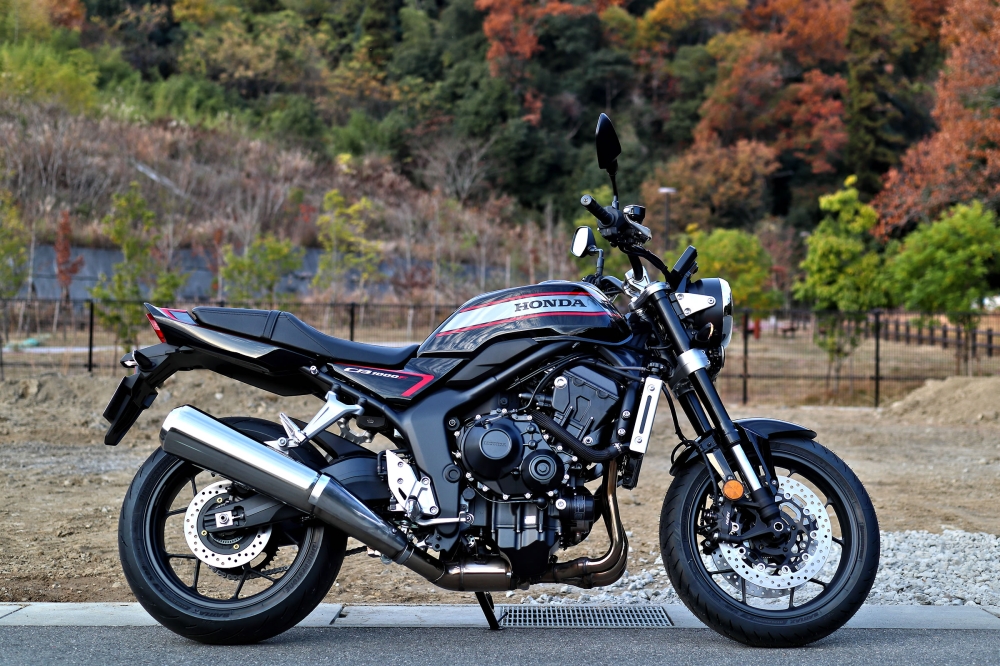 CB1000F右側面