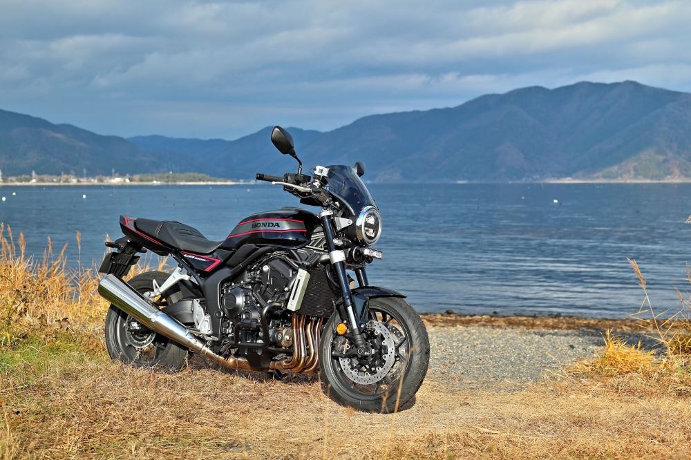 CB1000Fと琵琶湖