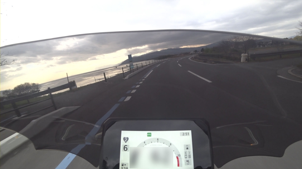 CB1000F琵琶湖沿いの国道