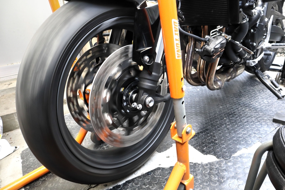 CB1000F前輪リフト