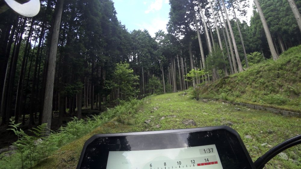 傾斜と未舗装路