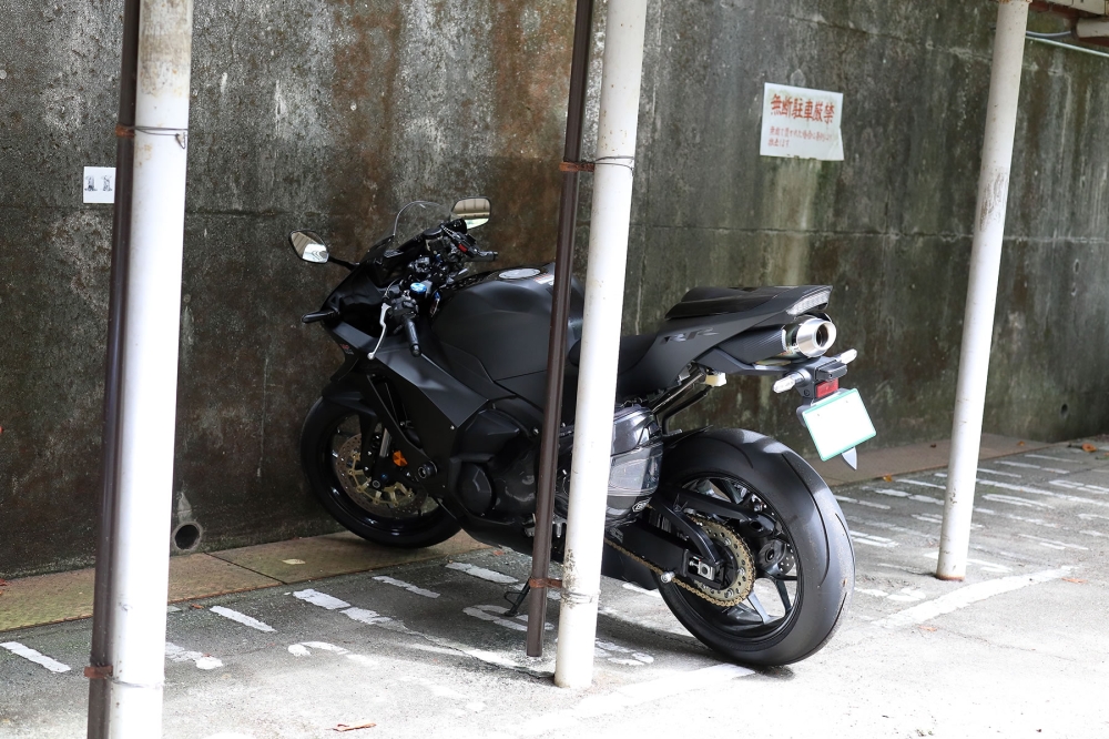 武田尾駅駐輪場とCBR600RR