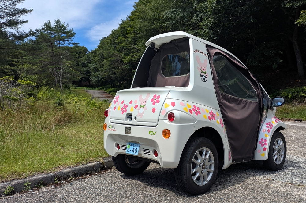 コムスのカーミン号リアビュー
