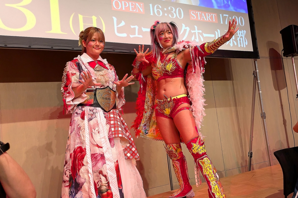 梅咲遥とウナギ・サヤカ