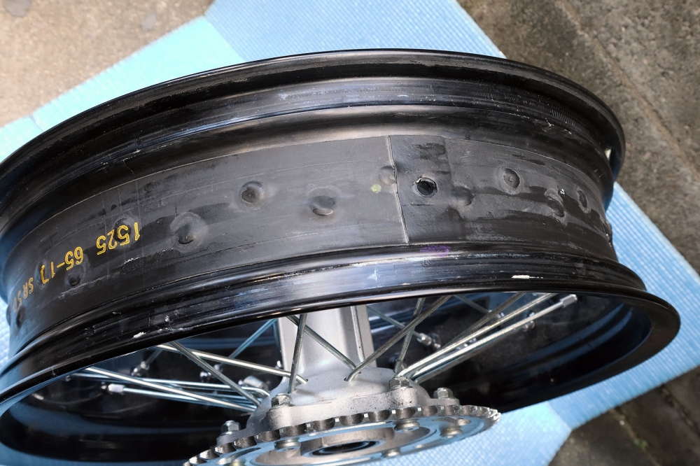 DR-Z4SMのリムテープ