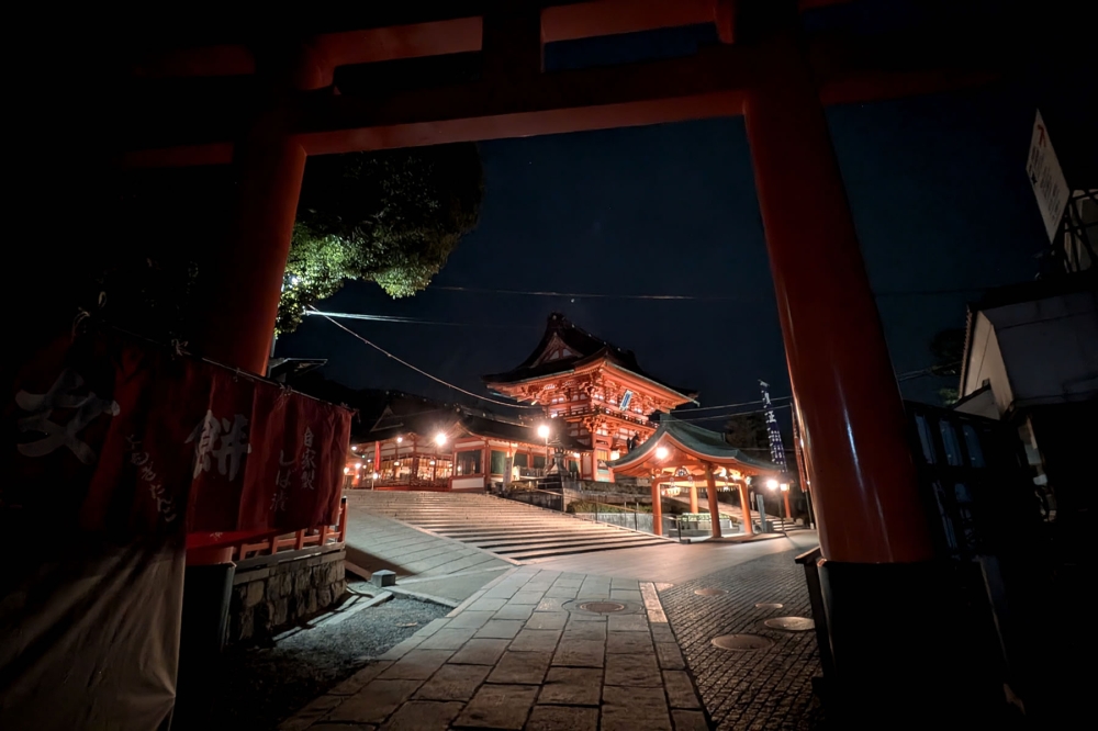 夜の伏見稲荷大社