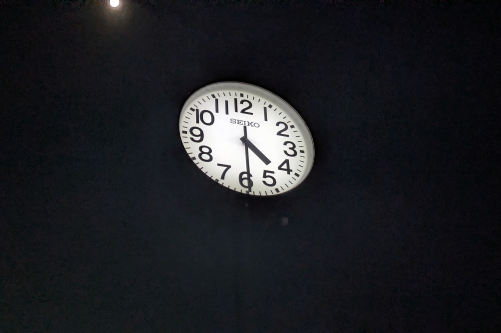 夜の伏見稲荷大社の時計2