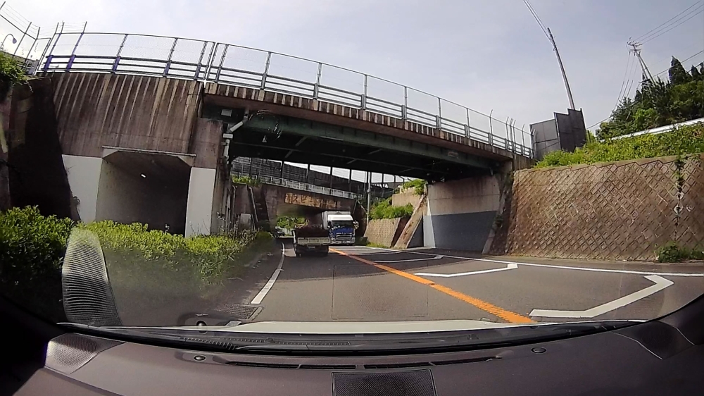 鈴鹿サーキットを潜る道路