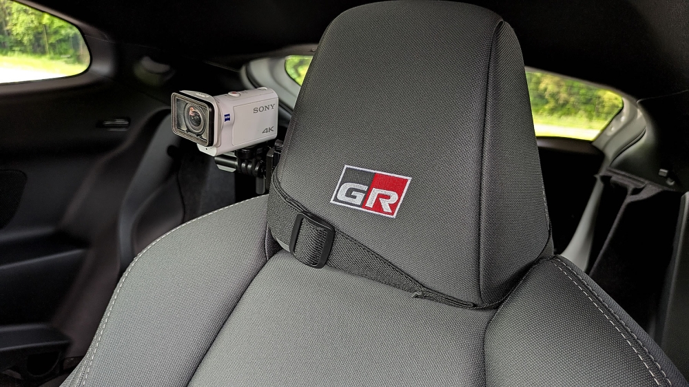 GRヤリスの車内カメラ固定