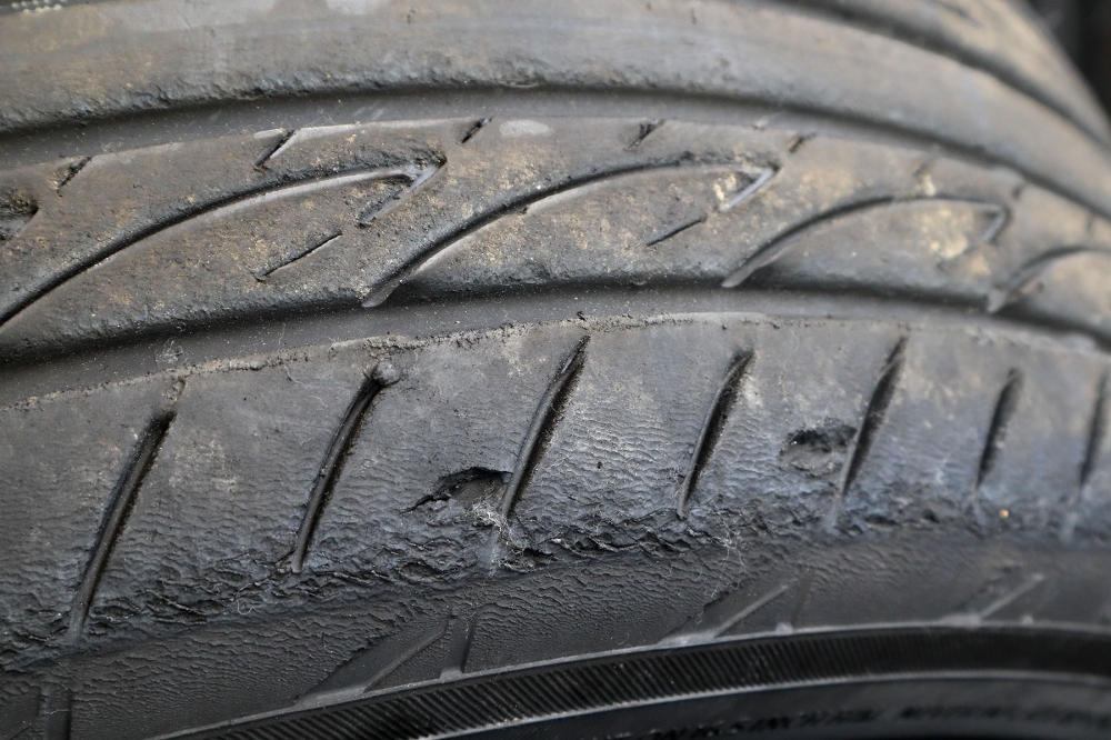 サーキット走行で痛めたタイヤ