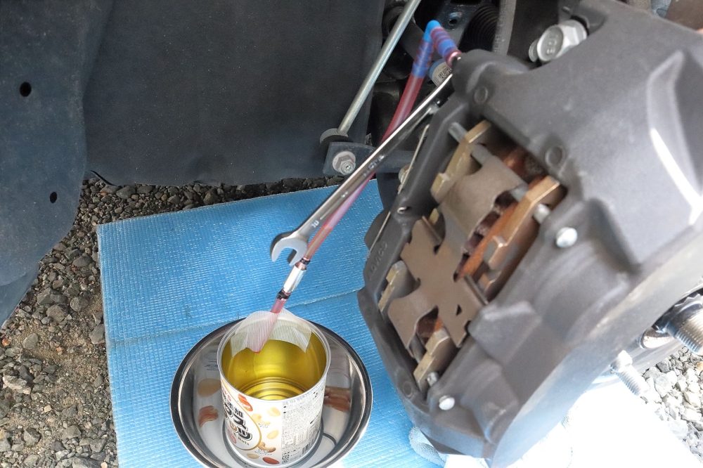 ブレーキフルードのエア抜き