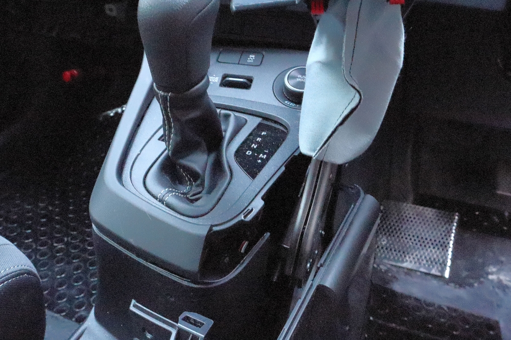 サイドブレーキワイヤーの遊び調整