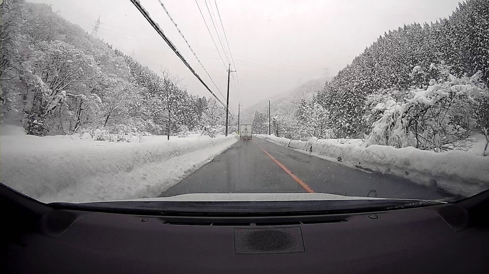冬の国道161山越え県境