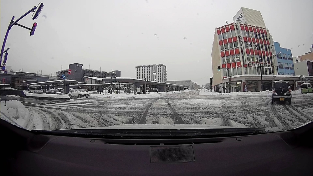 冬の敦賀駅前交差点