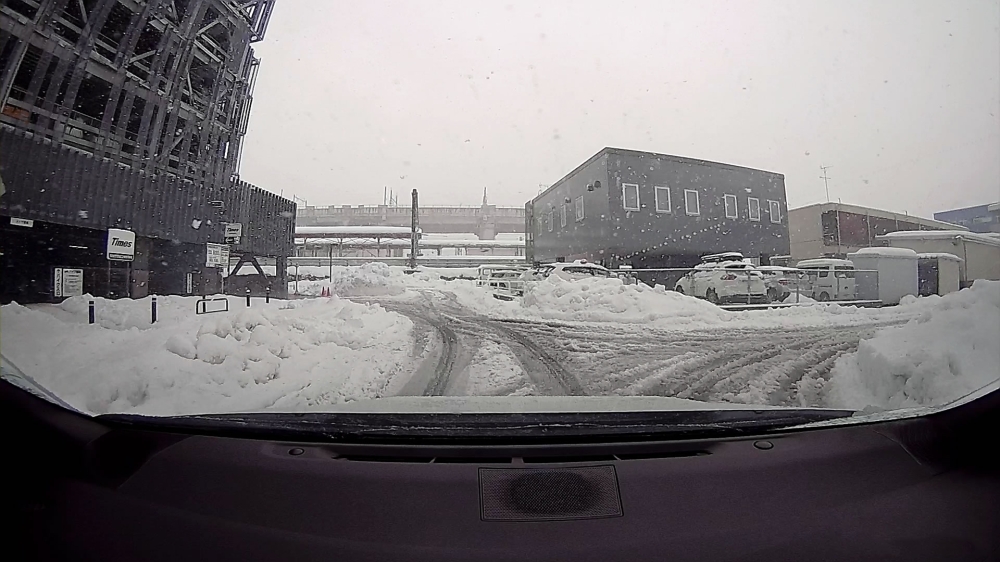 冬の敦賀駅前立駐前道路