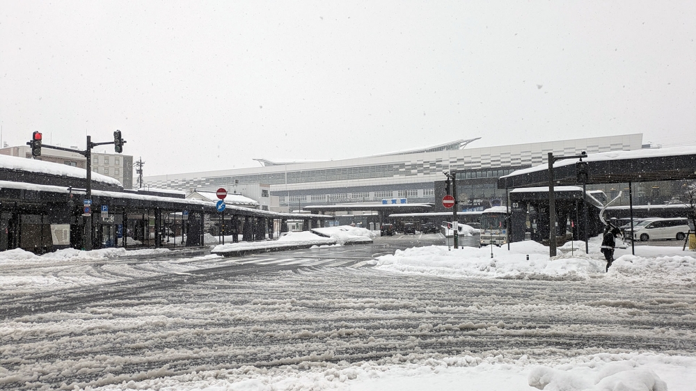 冬の敦賀駅ロータリー