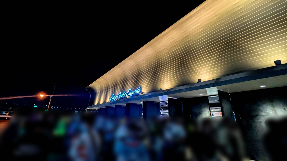 夜のZepp大阪ベイサイド