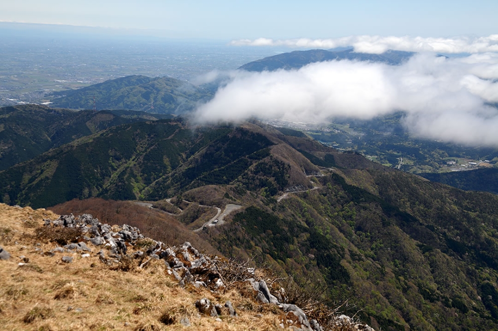 伊吹山東登山道からの伊吹山ドライブウェイ