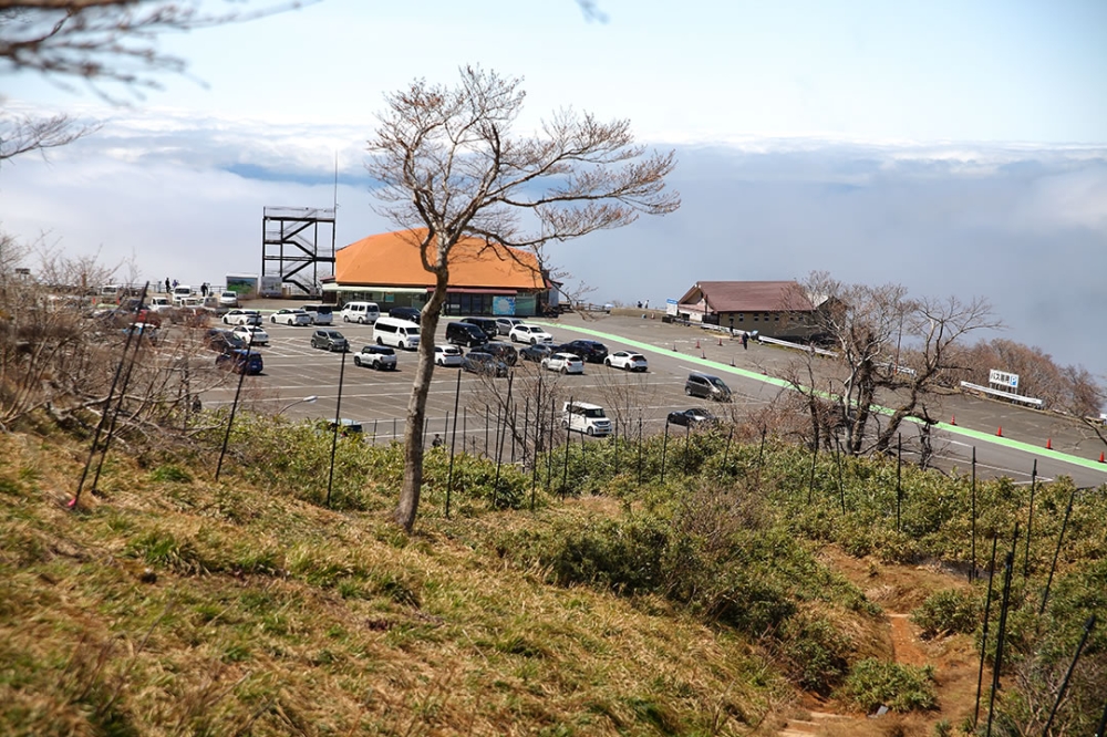 伊吹山東登山道の出口