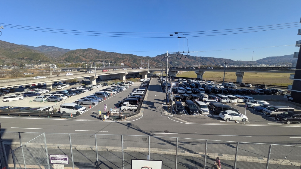 サンガスタジアムの臨時駐車場