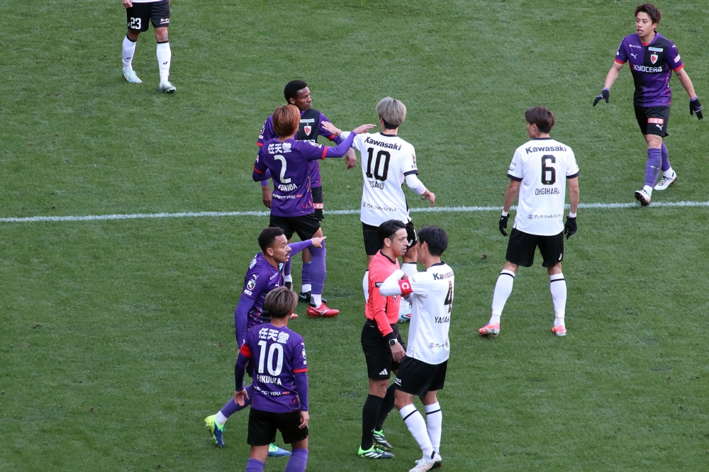 京都サンガF.C.とヴィッセル神戸