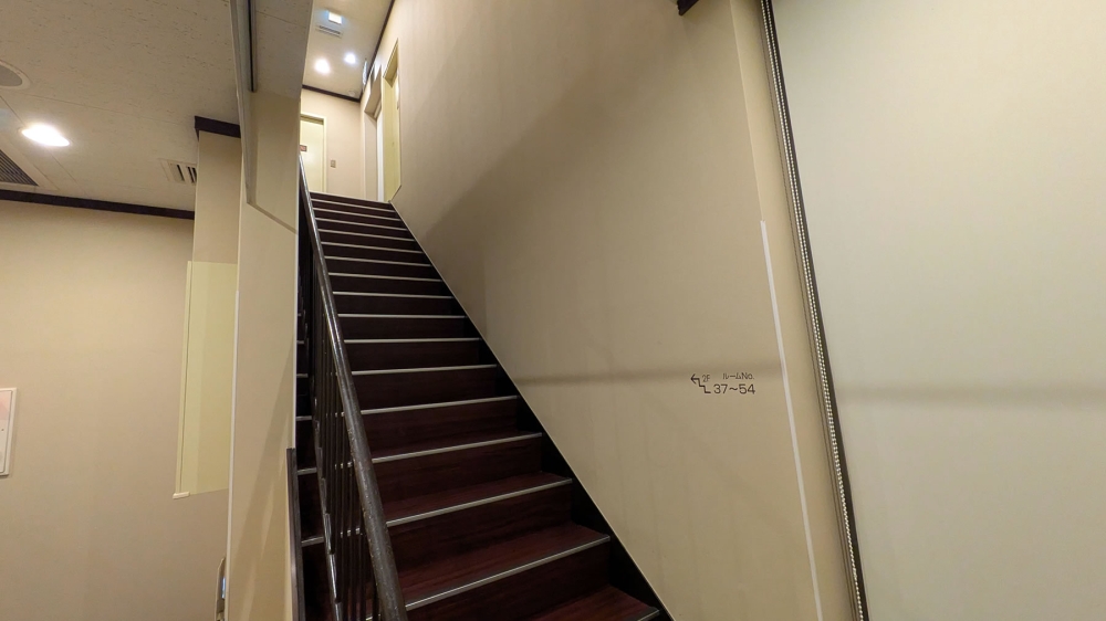 快活Club個室エリアの階段