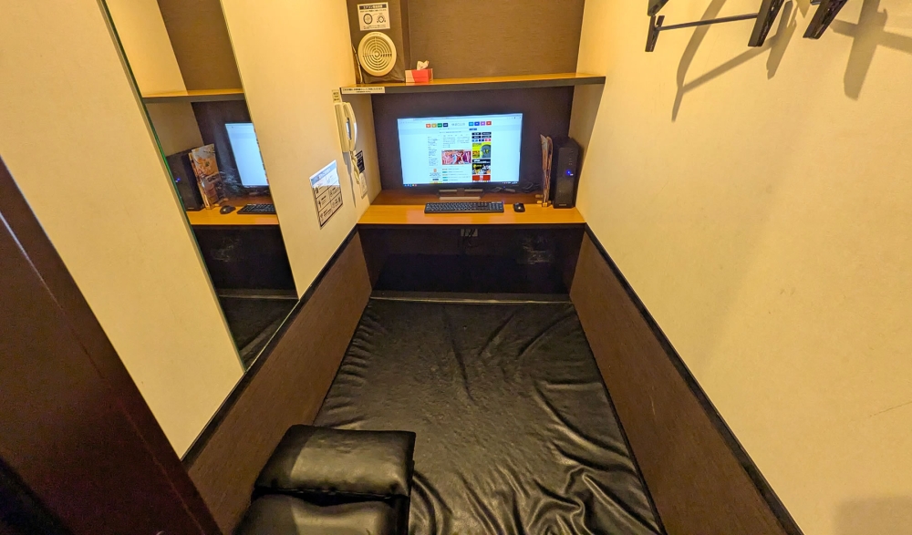 快活clubの鍵付フラットマット個室