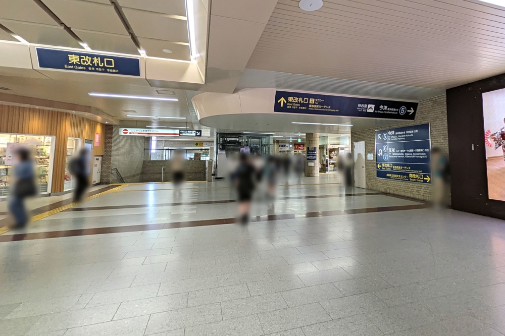 西宮北口駅東改札口