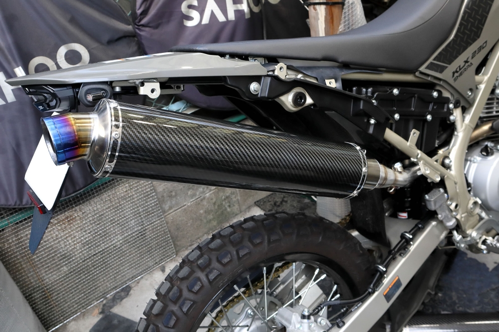 KLX230シェルパと大きなマフラー