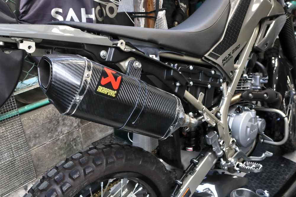 KLX230シェルパとカーボンマフラー