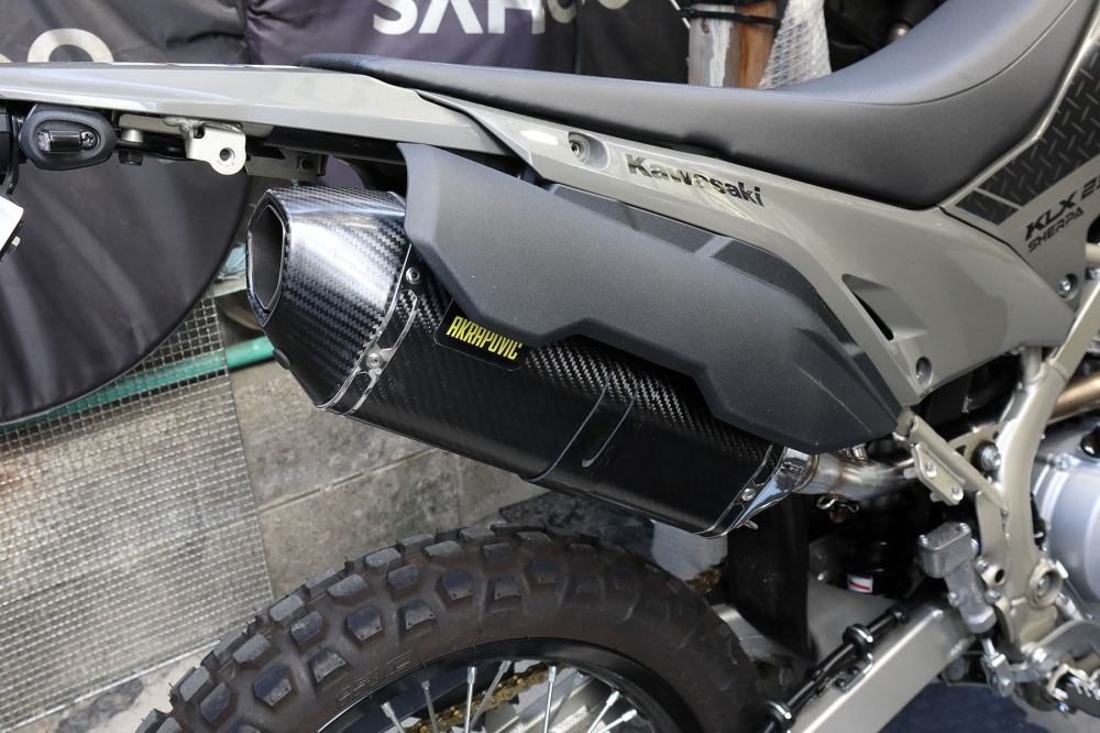 KLX230シェルパと社外品マフラー
