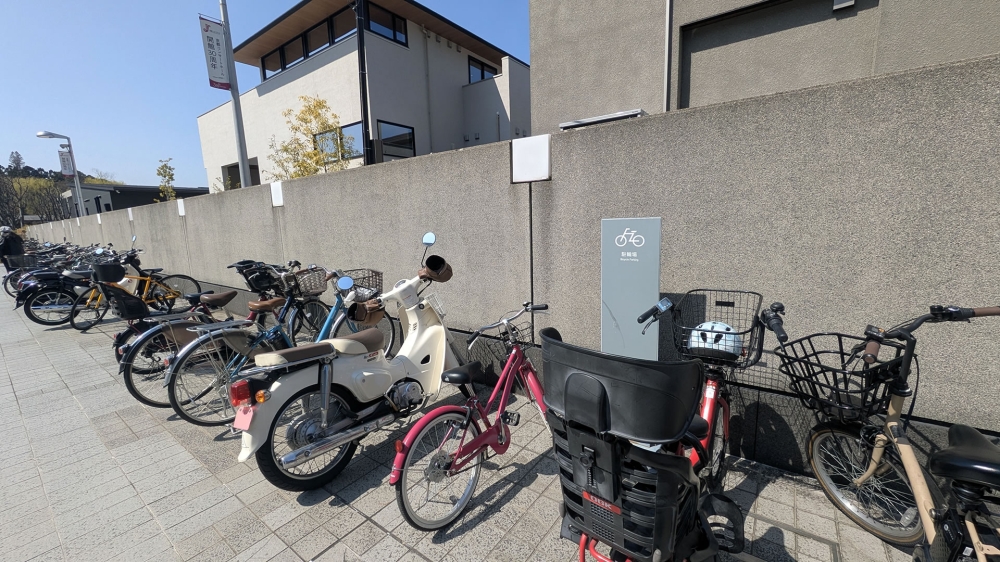 京都コンサートホールの駐輪所