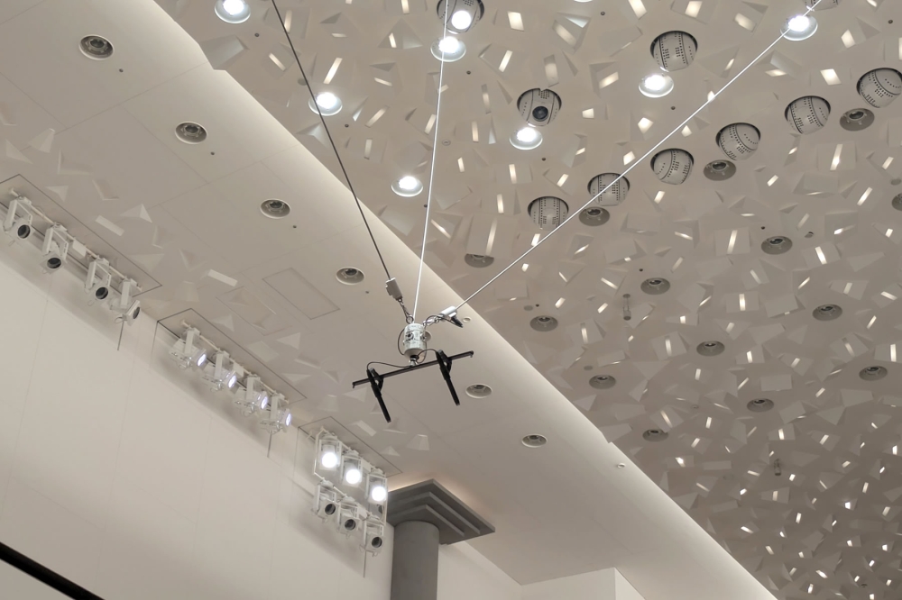 電動吊りマイク装置