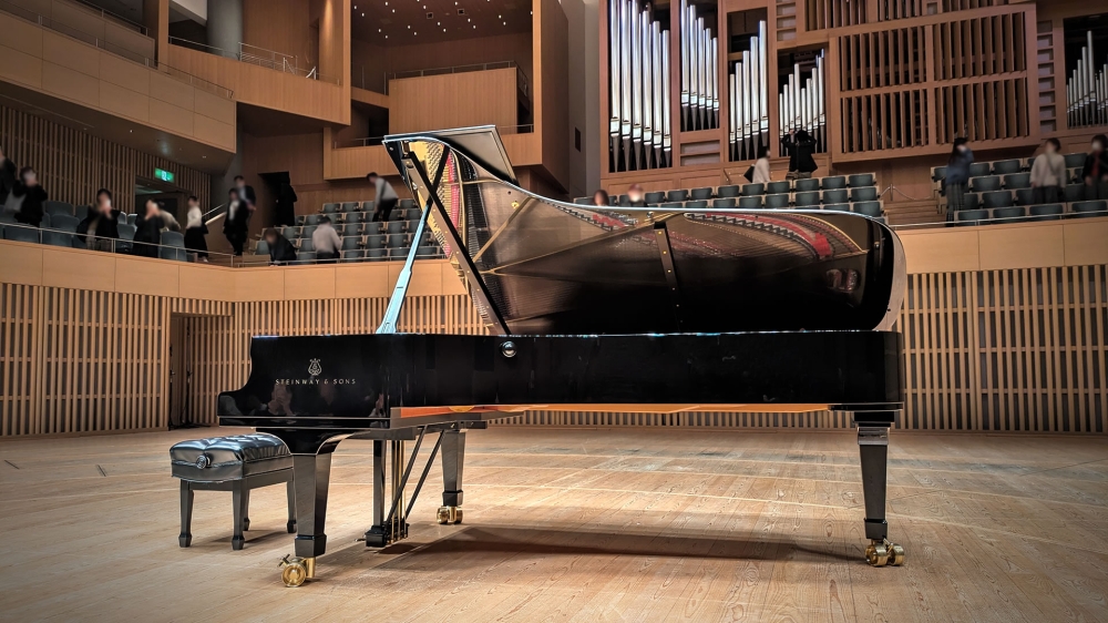 京都コンサートホールのピアノ