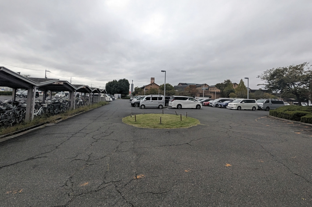 守山市民ホール駐車場