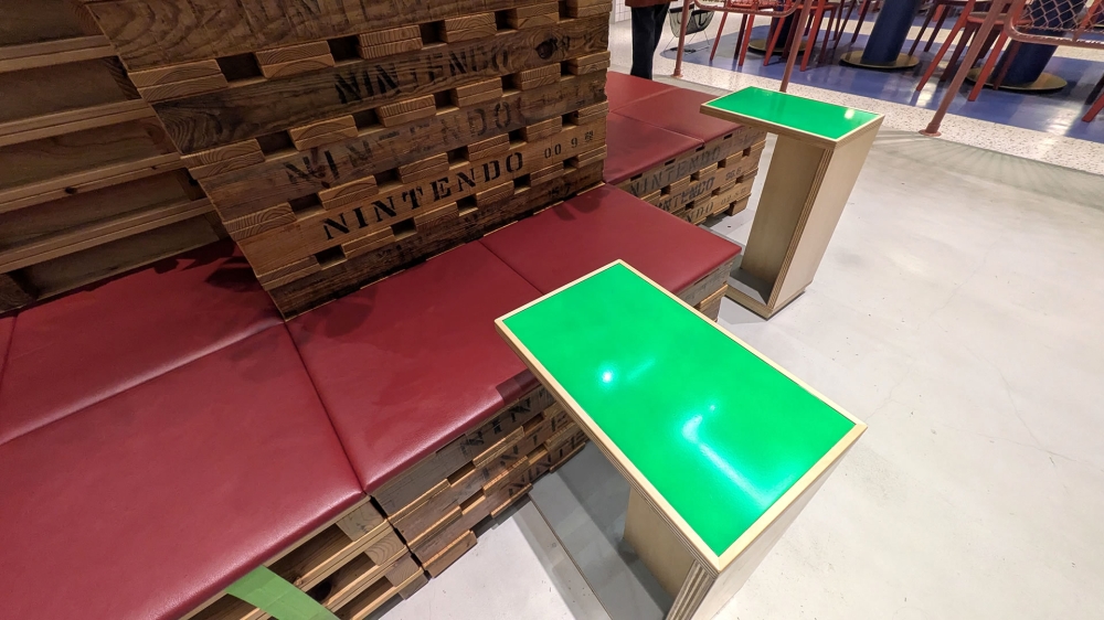 ハテナバーガーのテーブル