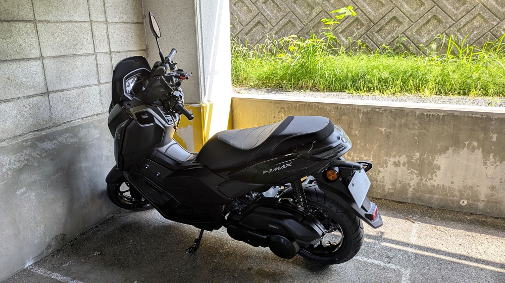快活Clubに駐車したNMAX155
