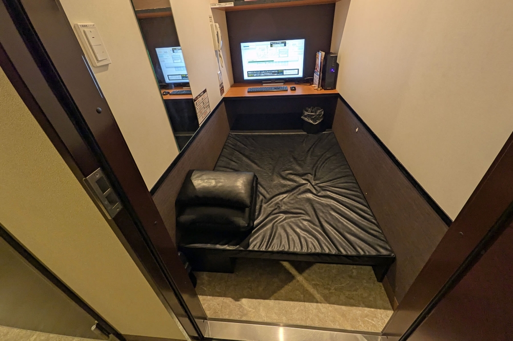 快活CLUB鍵付き個室の玄関