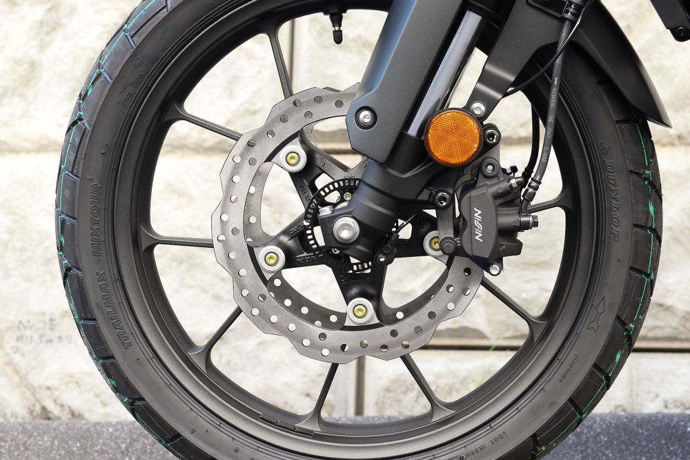 NX400E-clutchのフロントブレーキ