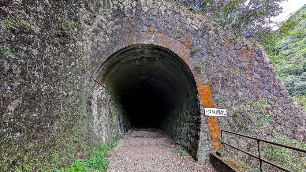 JR福知山線廃線敷トンネル2