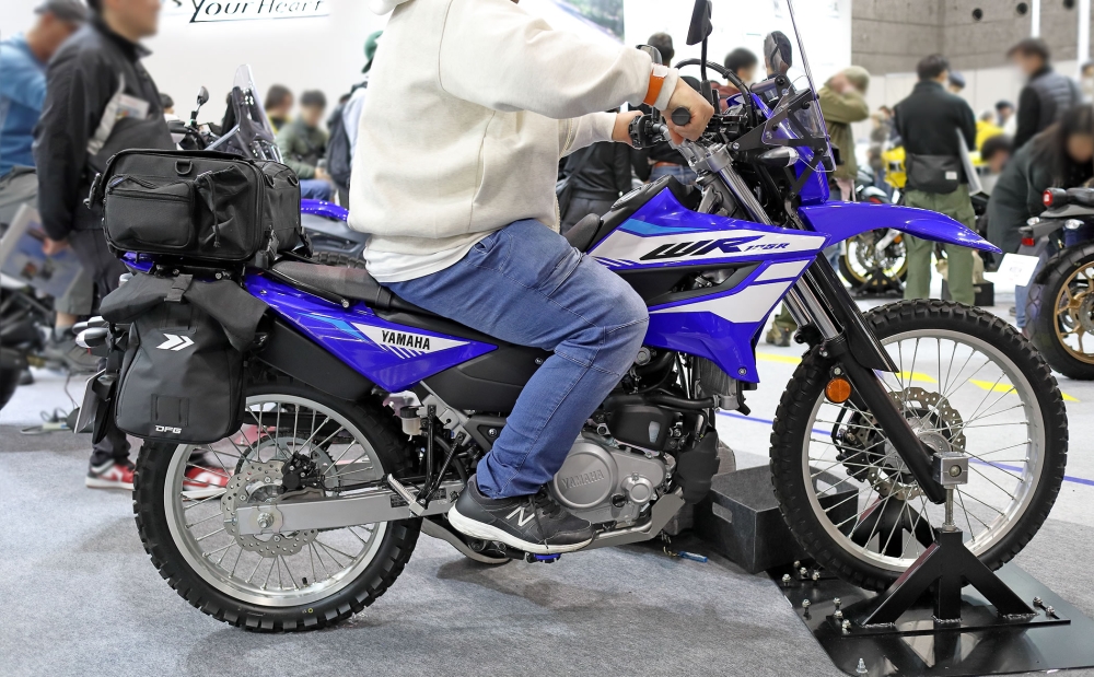 WR125Rローダウン乗車時のストローク