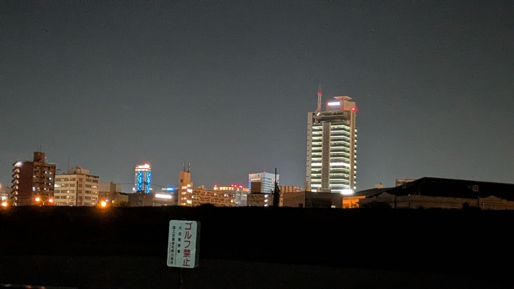 キーエンスのビル