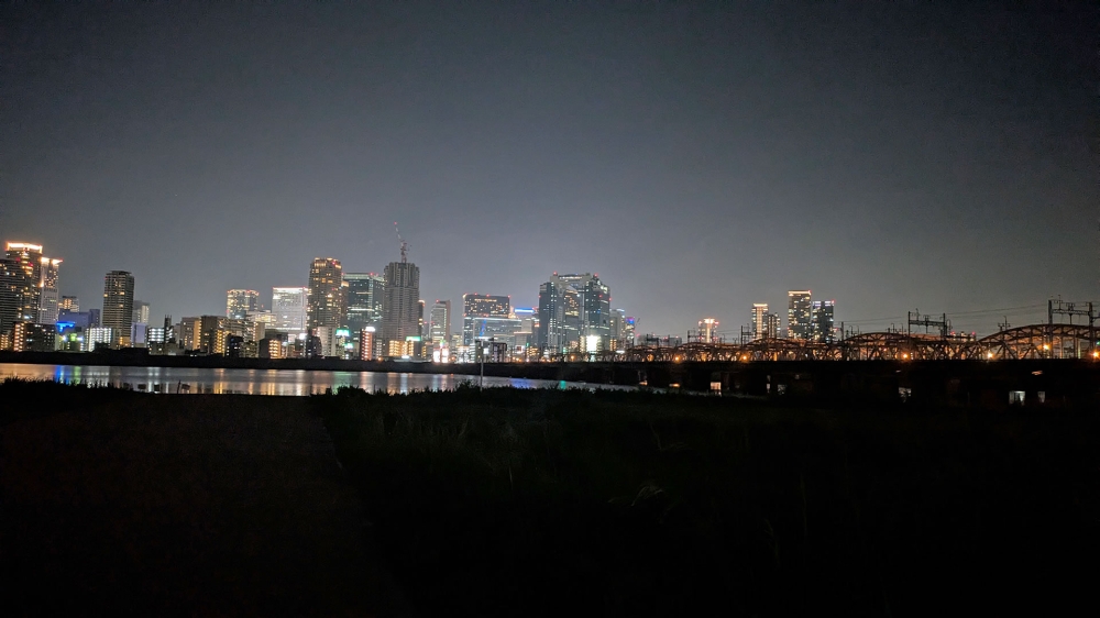 夜の淀川からの梅田