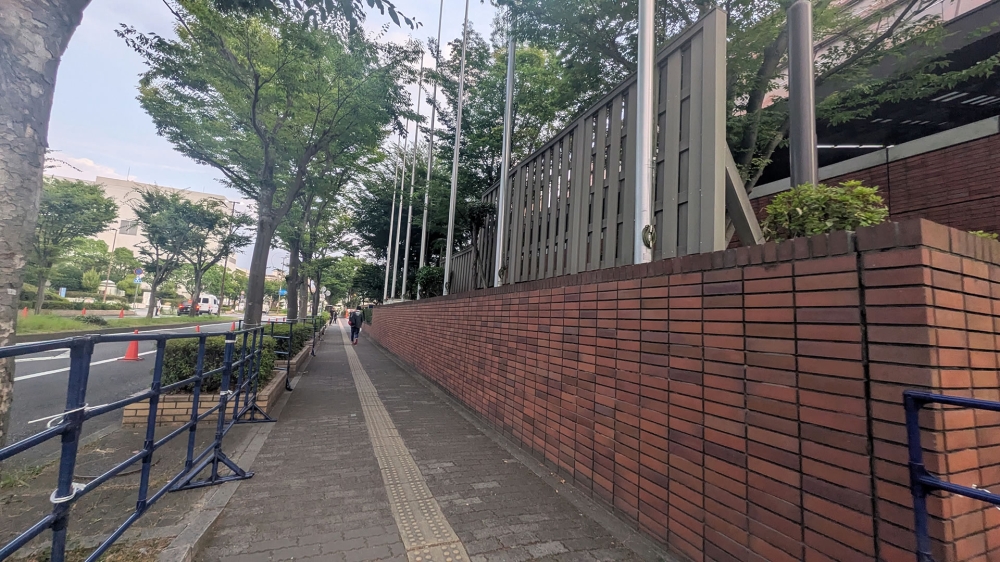 ワールド記念ホール前の歩道