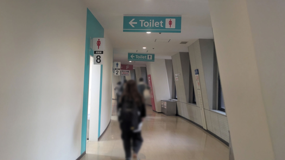 ワールド記念ホール内通路