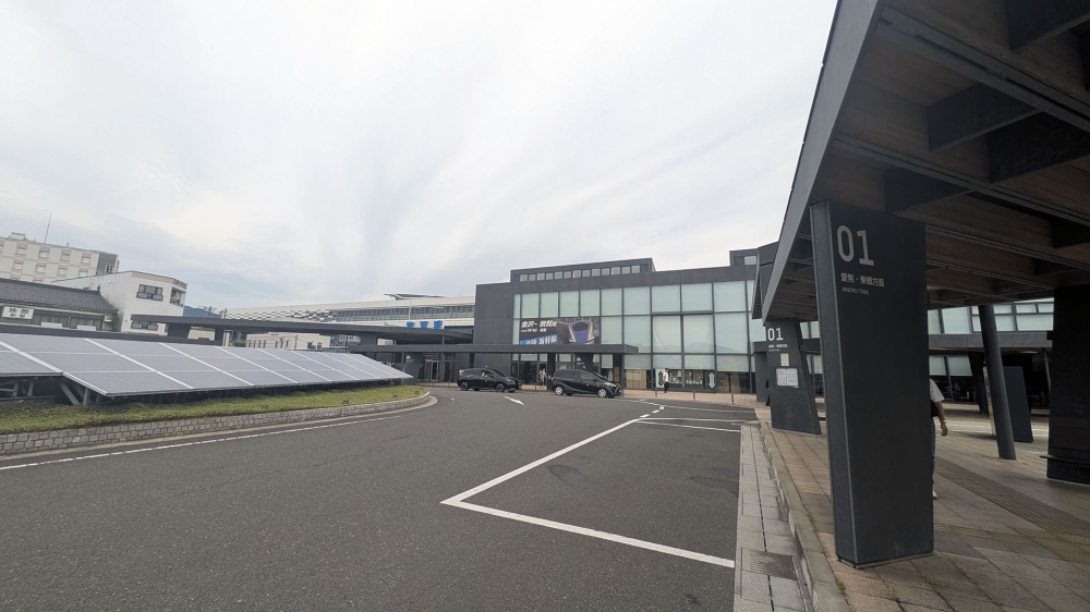 敦賀駅のバスターミナル